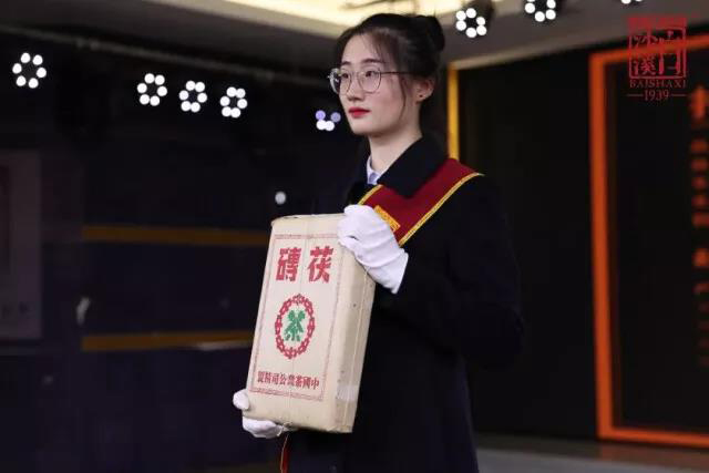 1958年湖南省白沙溪茶厂生产中茶牌3kg手筑茯砖茶1片