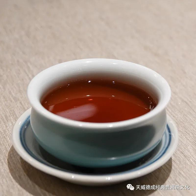 石昆牧天威德成2006年火饼普洱茶