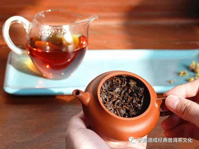 石昆牧天威德成2006年火饼普洱茶