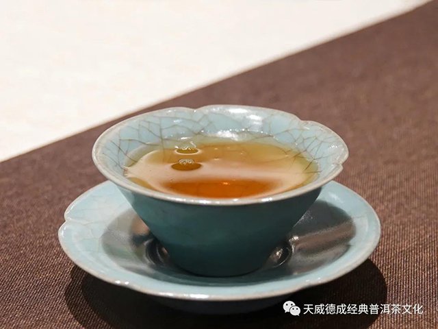 天威德成2006年水饼普洱茶