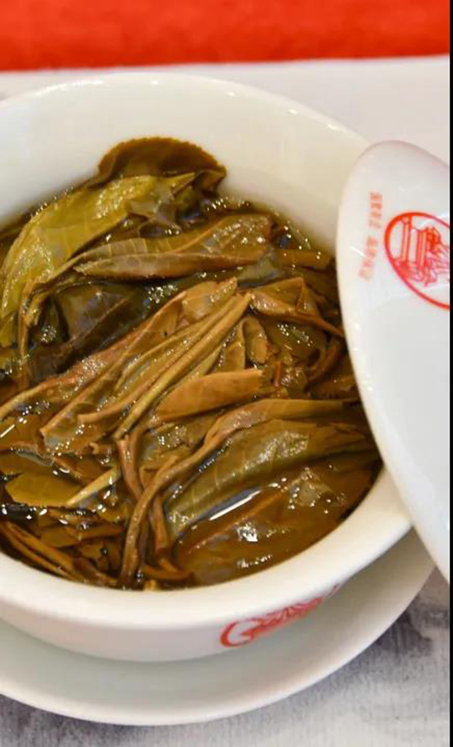 八角亭上品班章普洱茶