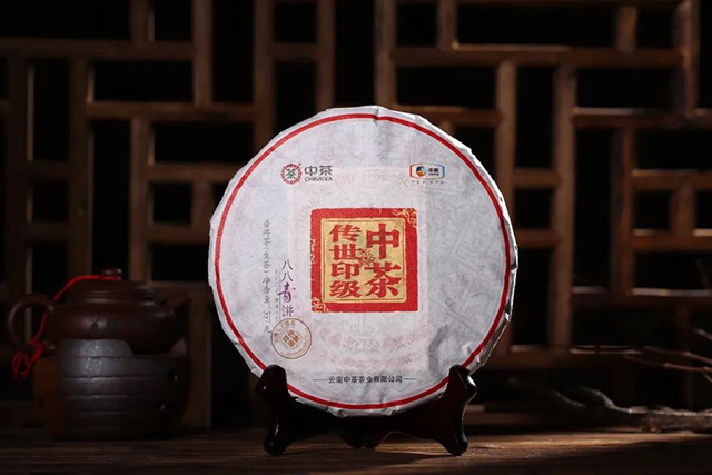中茶普洱产品2018年中茶八八青饼