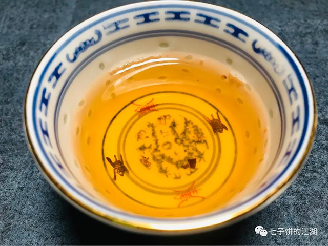 番顺茶业迎正青饼普洱茶