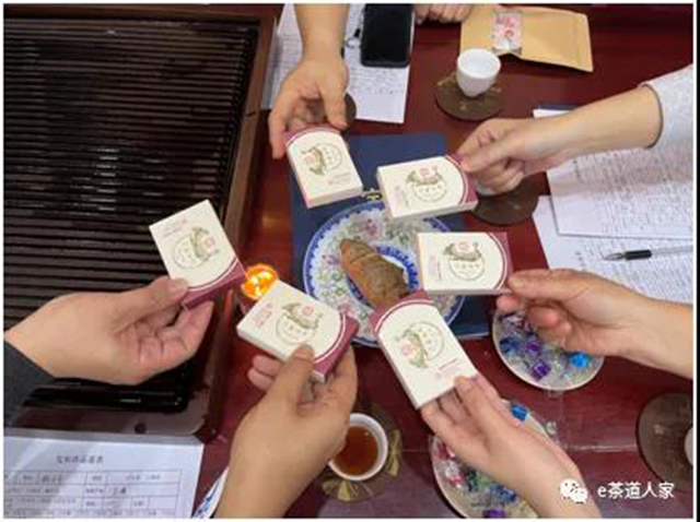 宝和祥2015年勐海孔雀小砖茶