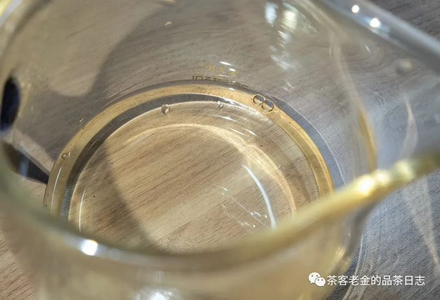 流星赶月2022年弯弓古树普洱茶