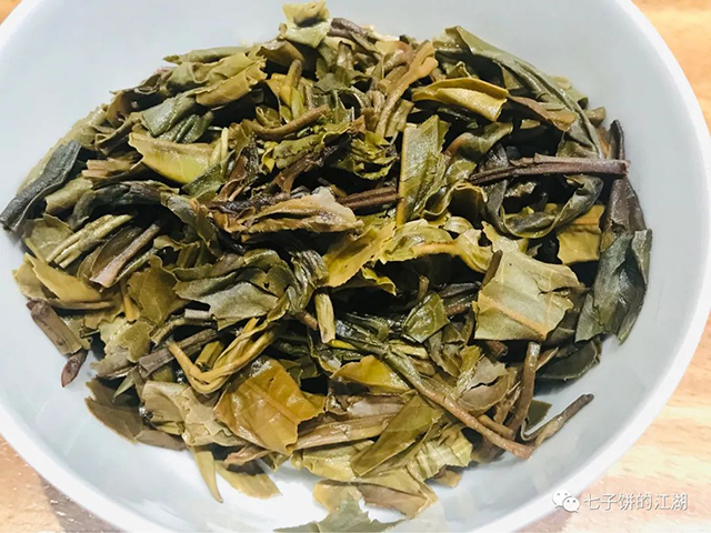 山青花燃山音青饼普洱茶