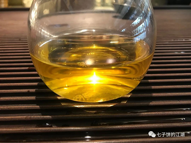 山青花燃山音青饼普洱茶