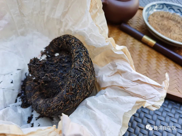 下关沱茶2018日照金山熟沱普洱茶