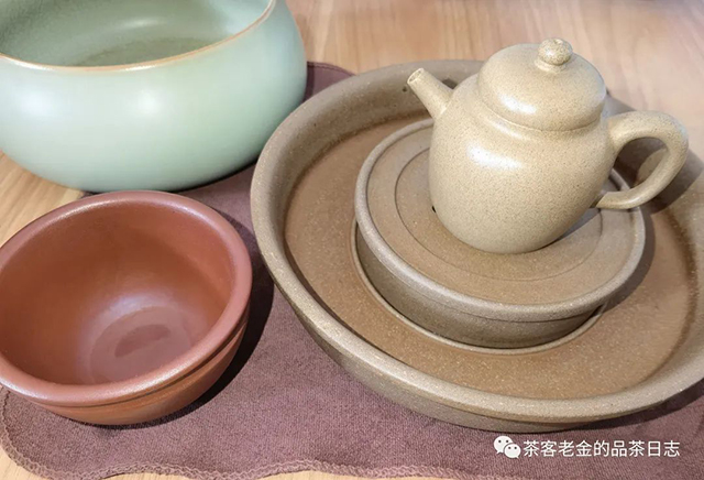 2019年困鹿山贡茶头春普洱茶