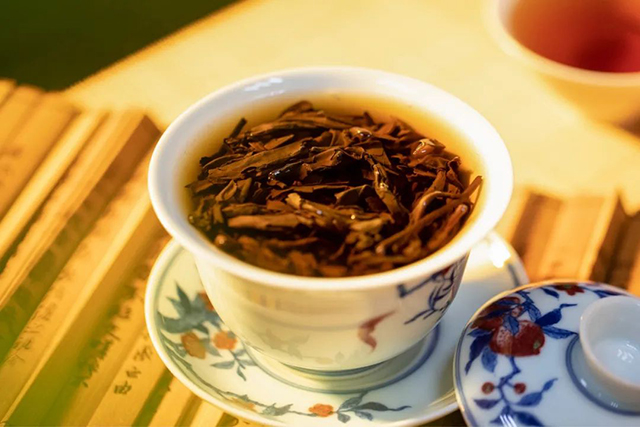 中茶1996年勐海老树生砖普洱茶