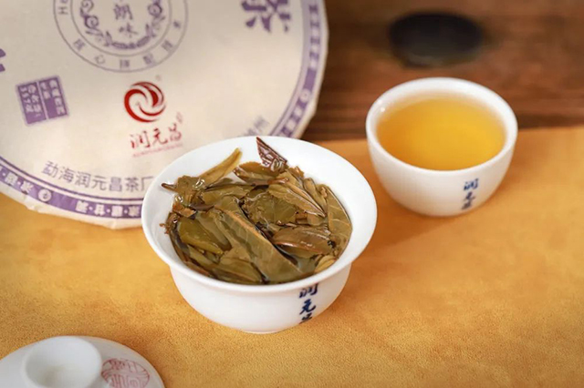 润元昌布朗峰范普洱茶