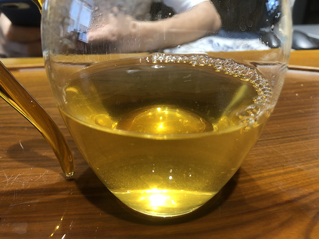 蓝版挑采古树老班章普洱茶小饼第6泡茶汤