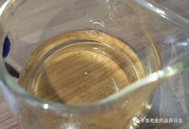 流星赶月2022年弯弓古树普洱茶