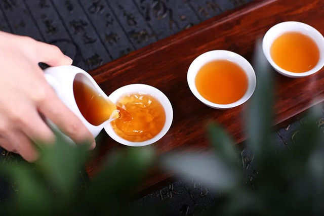 龙润茶816和826普洱茶