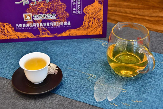 八角亭老乌山藤条古韵普洱茶