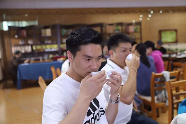 普洱茶品鉴月系列活动澜沧古茶专场在云南省图书馆举行