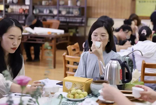 普洱茶品鉴月系列活动澜沧古茶专场在云南省图书馆举行