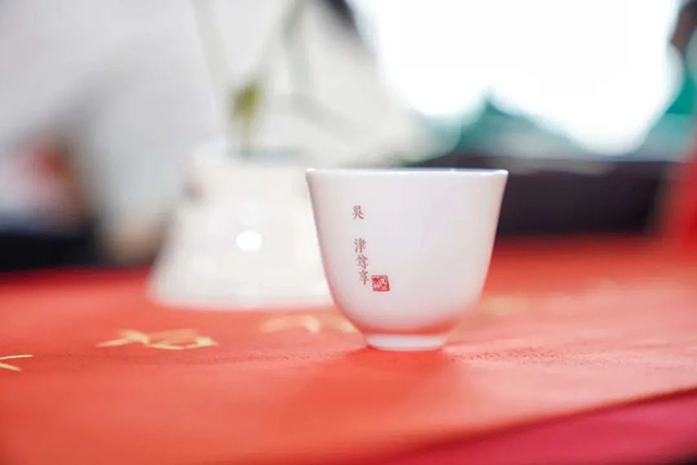 六大茶山20周年表彰大会每位员工专属定制品茗杯