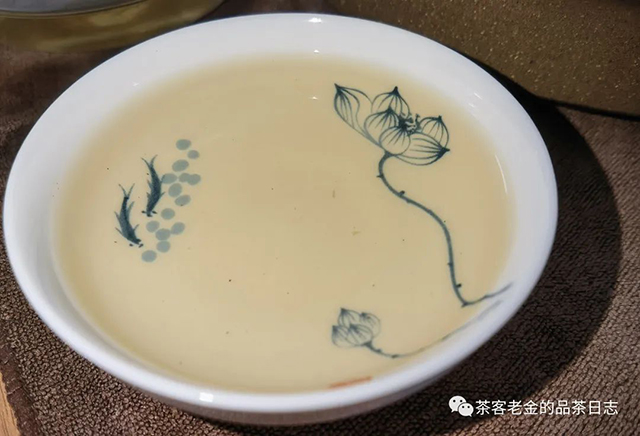 吾茶共饮2022年弯弓普洱茶