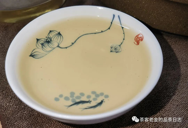 吾茶共饮2022年弯弓普洱茶