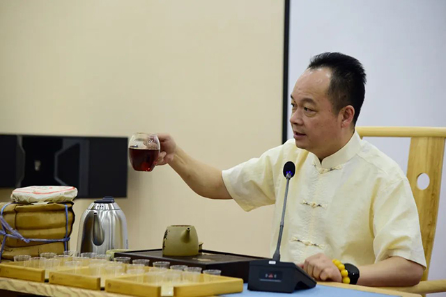 中国茶馆办云南秘书处秘书长葳盛茶业创始人国家级制茶高级工程师张明春