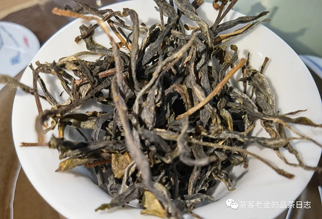 吾茶共饮2022年弯弓高杆普洱茶