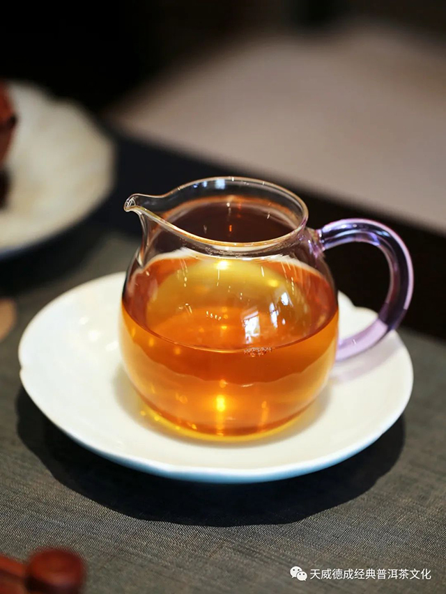 天威德成2006年玉韵雅月兰普洱茶