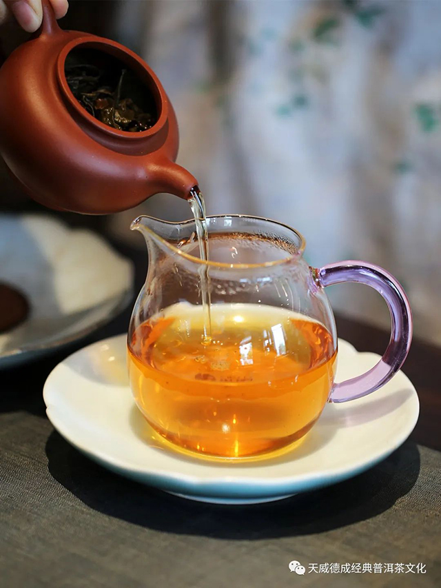 天威德成2006年玉韵雅月兰普洱茶