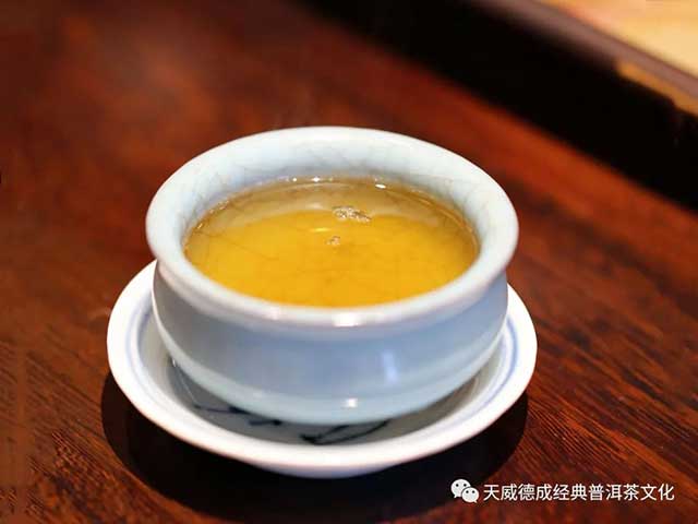 天威德成玉韵雅月普洱茶