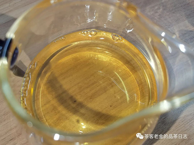 困鹿山制茶人2022年百花潭高杆普洱茶