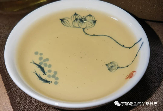 困鹿山制茶人2022年百花潭高杆普洱茶