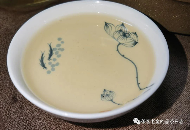 困鹿山制茶人2022年百花潭高杆普洱茶