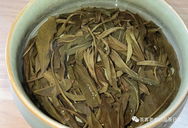 困鹿山制茶人2022年百花潭高杆普洱茶