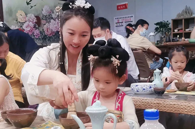 北京陶瓷艺术馆举办中秋茶百戏活动