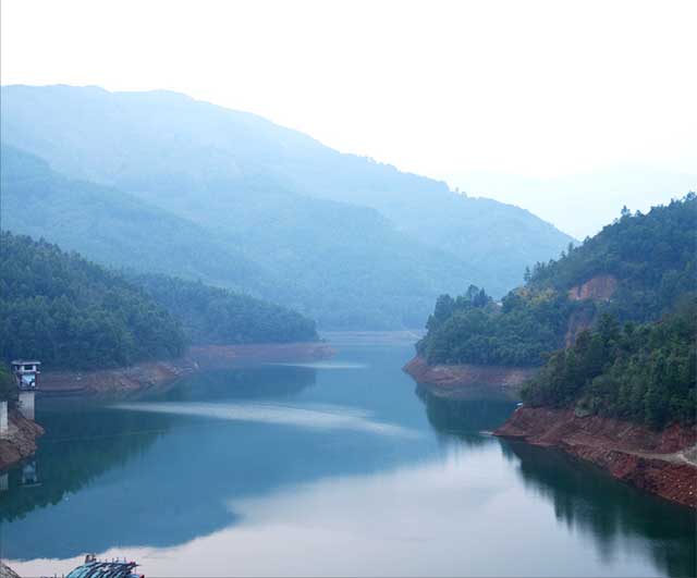 临沧勐库冰岛湖