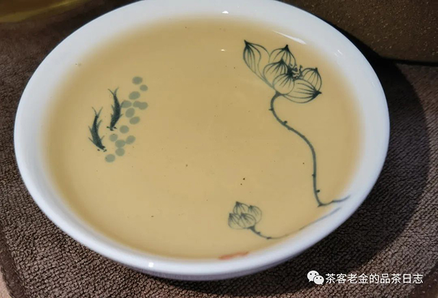 欣源号易武多依树古树普洱茶