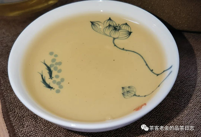 欣源号易武多依树古树普洱茶