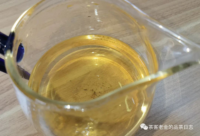 欣源号易武多依树古树普洱茶