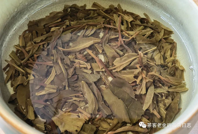 欣源号易武多依树古树普洱茶