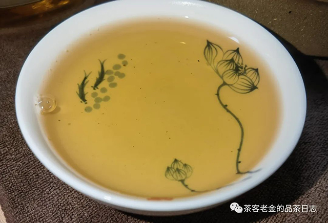广东茶友2018年多依树秋普洱茶