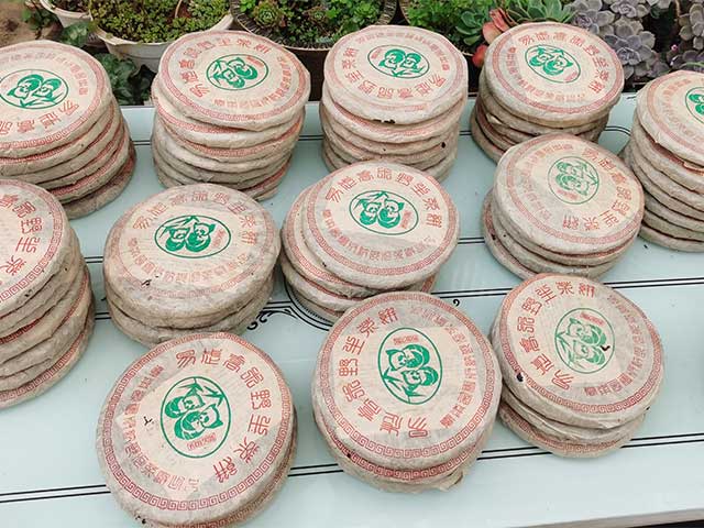 郎河茶厂2000年熊猫饼