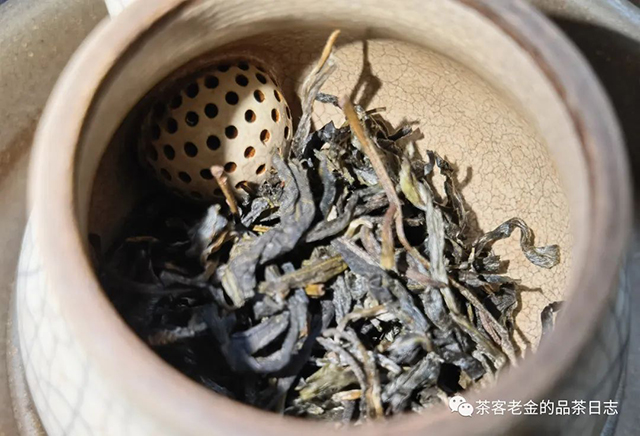 栩月古茶2022年弯弓普洱茶