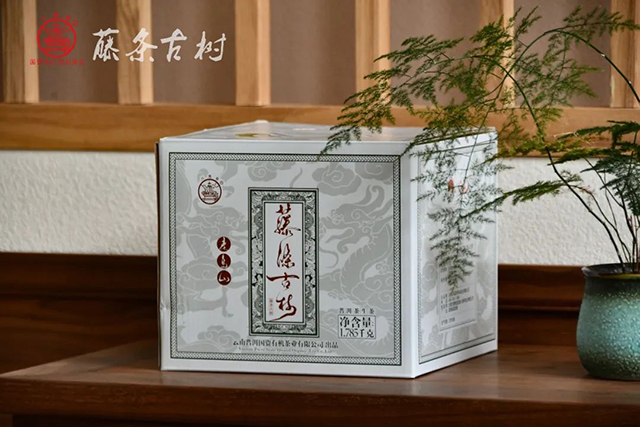 八角亭老乌山藤条古树普洱茶