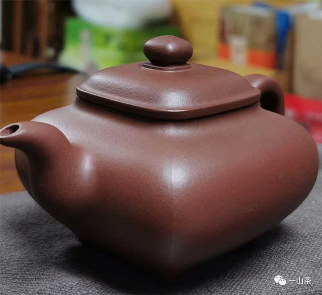 一山茶四方传炉紫砂壶