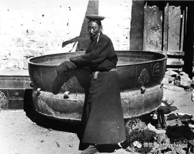西藏扎布伦寺熬茶用的铜锅鼎