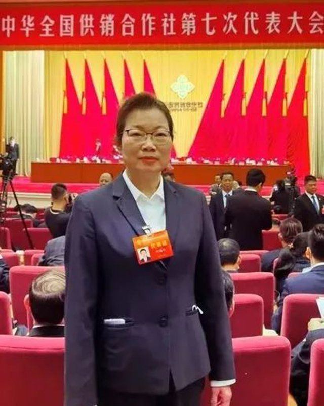 广西梧州茶厂有限公司董事副总经理从事六堡茶加工技术及研发工作30余年的何梅珍
