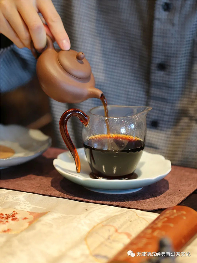 天威德成琥珀光熟茶茶会