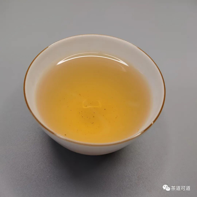 2018大益7542普洱生茶小饼普洱茶