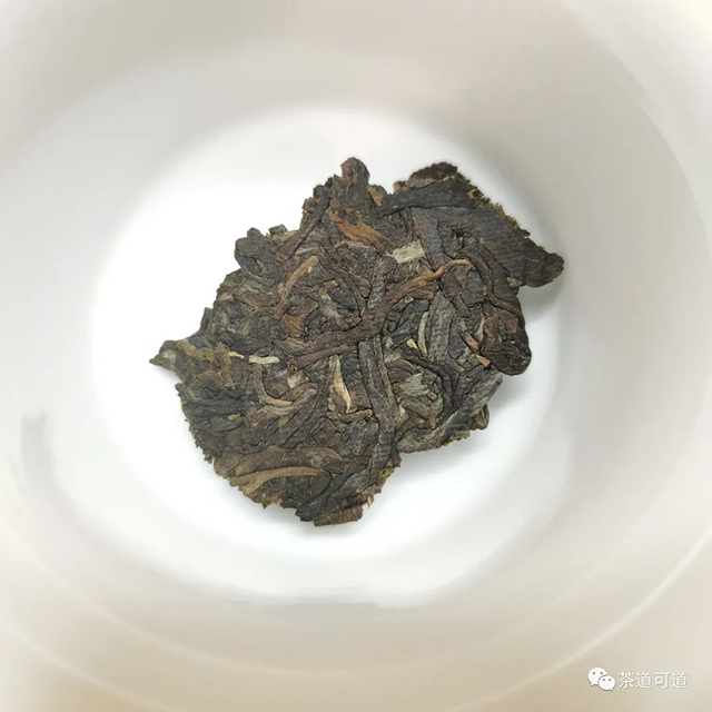 2021年大益7542黑胶礼盒版普洱茶