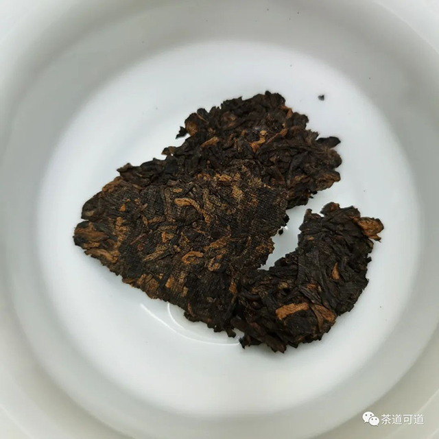 2005年大益0532博字饼普洱茶